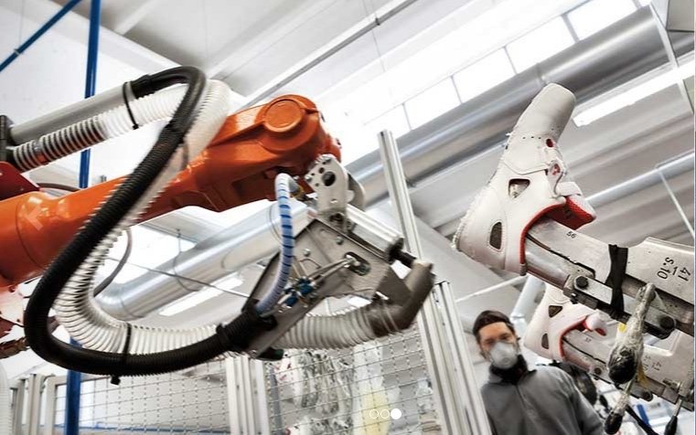 Innovatív, korszerű gyártás BASE cipőgyártó Base cipőgyári robot