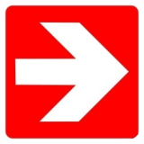 Tűzoltó készülék helyét jelölő nyíl, után világító tűzvédelmi öntapadós matrica